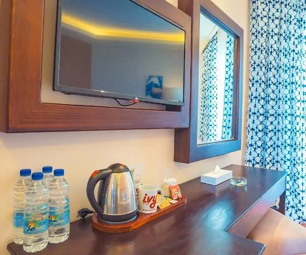 Ivy Cyrene Adults Friendly 13 4*