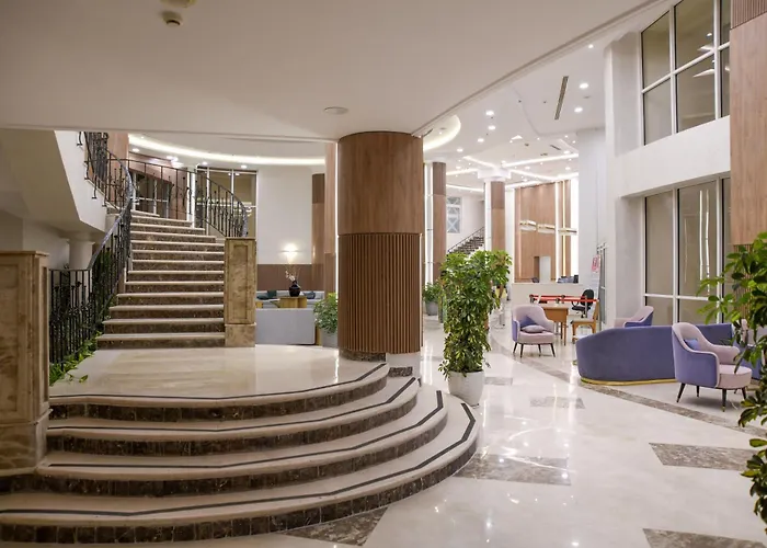 Ivy Cyrene Adults Friendly 13 4*